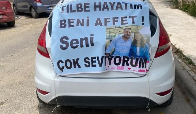 Dansöze para taktığı için eşinin boşanma davası açtığı Mustafa Karakayış pankart ile özür diledi