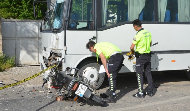 Konya’da feci kaza! Motosiklet ile işçi servisi çarpıştı: 2 ölü