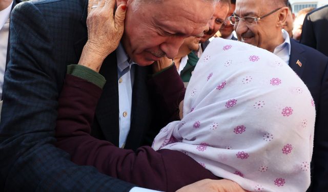 Cumhurbaşkanı Erdoğan’ı ağırlayan Zülfiye nine TOGG’a binince ağladı