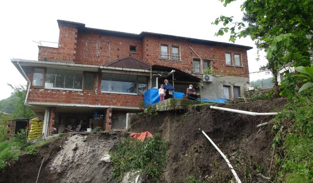 Trabzon'da Hekimoğlu ailesi heyelan nöbeti tutuyor