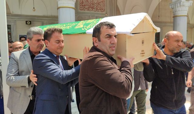 Ali Babacan cenaze için Bursa’ya geldi