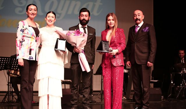 Bursa'da sanatçı Ceylan Koynat'tan müzikseverlere unutulmaz gece