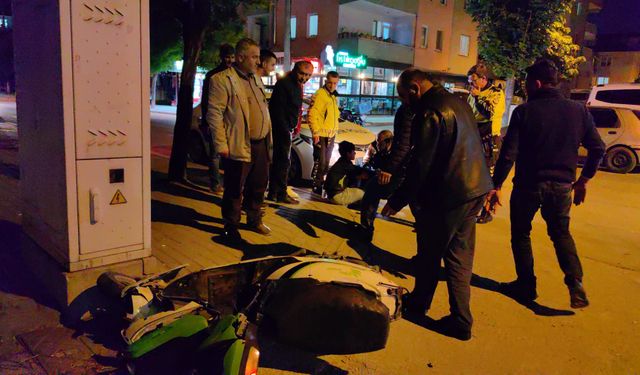 Bursa'da elektrikli bisiklet sürücüsü otomobille çarpıştı