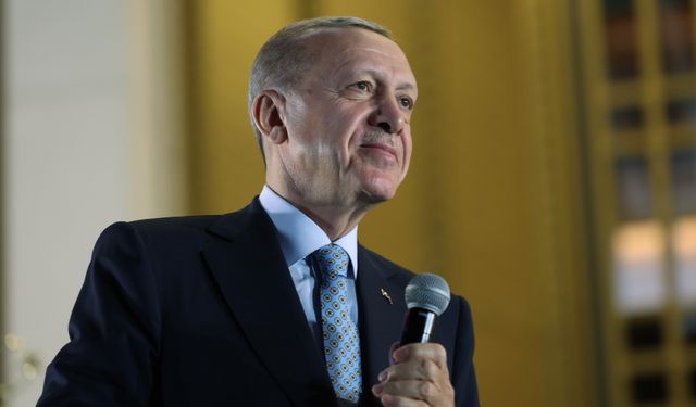 Cumhurbaşkanı Erdoğan'dan balkon konuşması! "Kazanan sadece biz değiliz, kazanan Türkiye'dir"