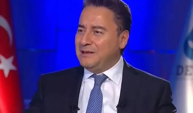 Ali Babacan canlı yayında dili sürçünce  "Sayın FETÖ ve Sayın Gülen" dedi
