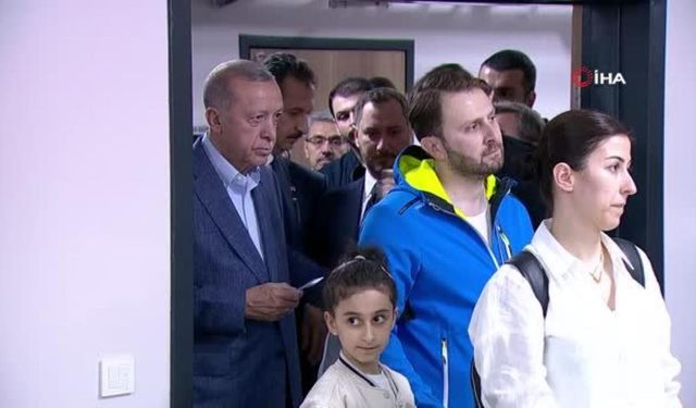 Cumhurbaşkanı Erdoğan’ı arkasında gören seçmen şaşkına döndü