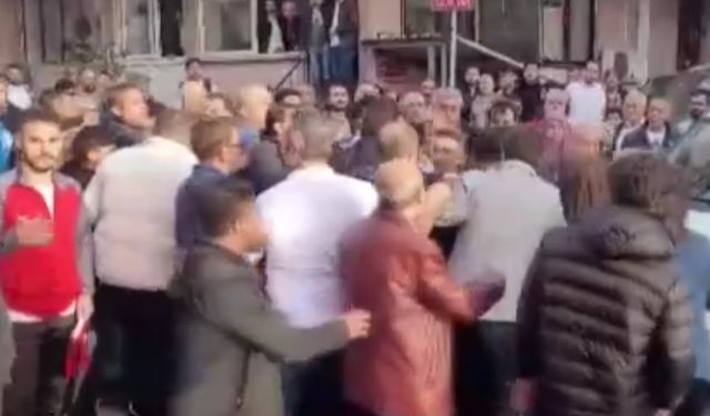 Seçim çalışması yapan Beyoğlu Belediye Başkanı Yıldız’a engel olmaya çalıştılar