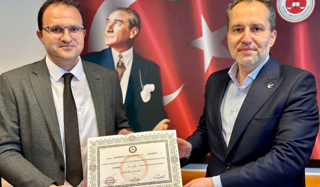 İstanbul milletvekili seçilen Fatih Erbakan mazbatasını aldı