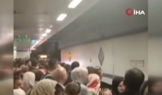İstanbul Yenikapı Metro'da vatandaşlar yoğunluğa isyan ederek, "İBB istifa" sloganları attı
