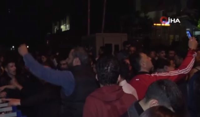 CHP Genel Merkezi önünde toplanan kalabalıktan Başkan Mansur Yavaş’a tepki