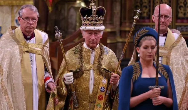 İngiltere'de taç giyme töreni: Kral Charles tacı taktı
