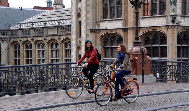 Belçika'da işe bisikletle giden kişilere para ödenecek