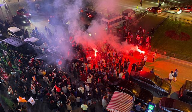 AK Parti Bursa İl Başkanlığı'nda kutlamalar erken başladı