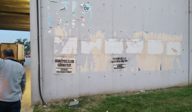 Bursa’da karalama defterine dönen duvarlara ‘Suriyeliler gidecek’ yazıları yapıştırıldı