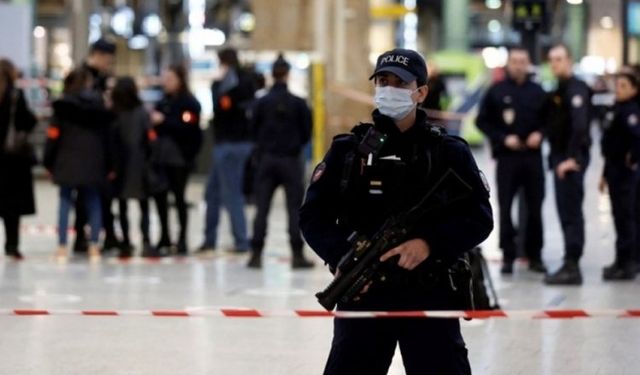 Fransa’da bıçaklı saldırı: Yaralılar var