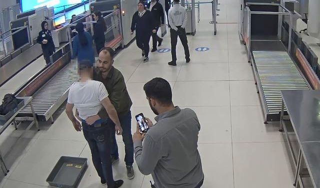 İstanbul Havalimanı'nda kaçak külçe altın ve cep telefonları ele geçirildi