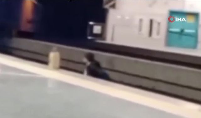 Ankara'da bir vatandaş, metronun raylarına atladı