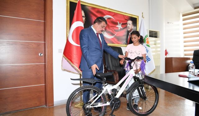 Cumhurbaşkanı Erdoğan’ın Malatya'da söz verdiği hediyeleri ulaştırdı