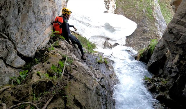 Bursalı dağcılar, Uludağ'daki mağarada ölümüne macera yaşadılar