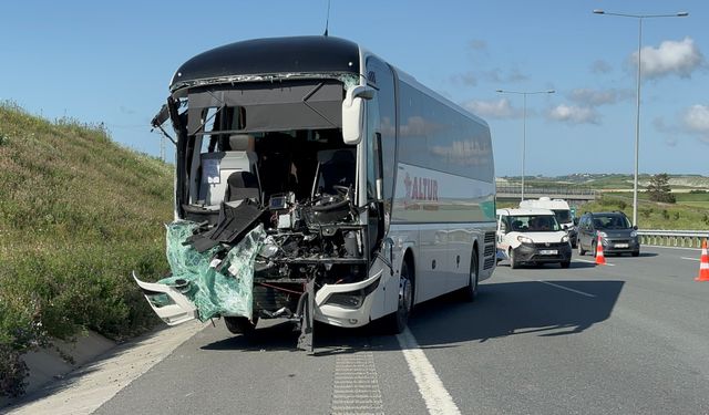 Kuzey Marmara Otoyolu'nda THY personelini taşıyan servis aracı kaza yaptı: 20’den fazla yaralı