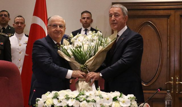 Milli Savunma Bakanlığı'nda devir teslim töreni ile Yaşar Güler görevi devraldı