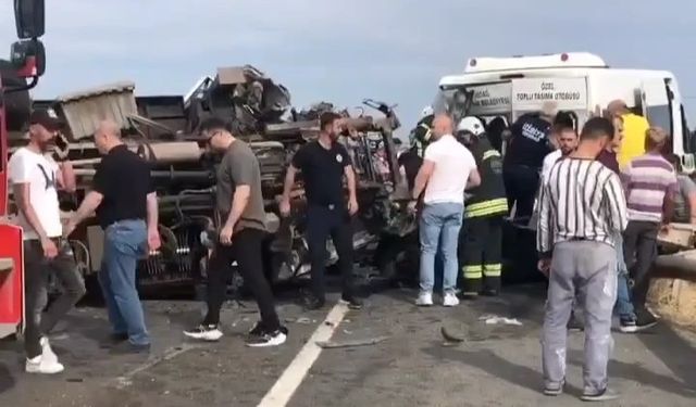 Tekirdağ Marmaraereğlisi ilçesinde yolcu minibüsü ile vinçli kamyon çarpıştı: 3'ü ağır 12 yaralı