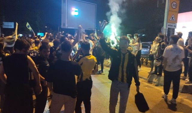 Fenerbahçe Şükrü Saraçoğlu Stadı önünde kupa coşkusu