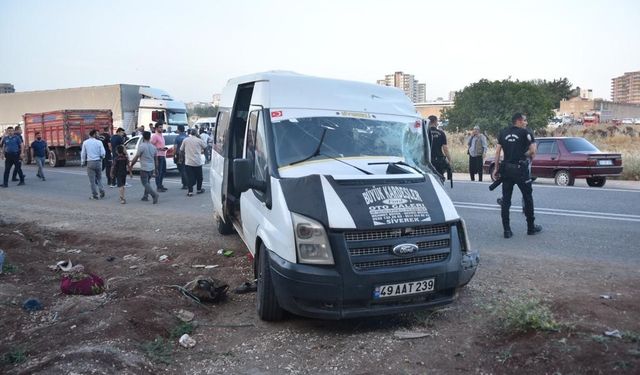 Şanlıurfa Siverek ilçesinde kaza! İşçilerini taşıyan minibüs tırla çarpıştı: 21 yaralı