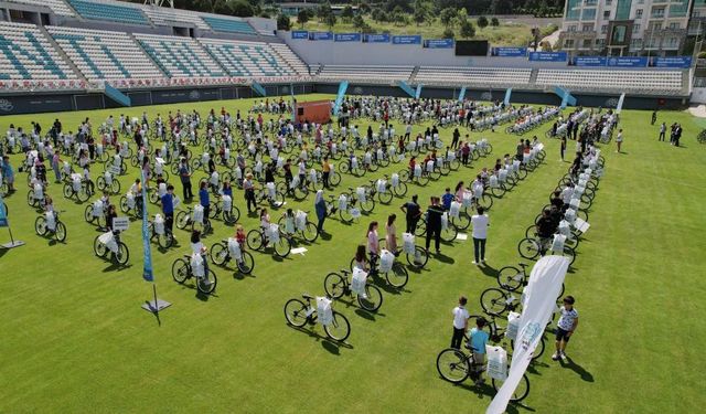 Nilüfer Belediyesi’nden öğrencilere bisiklet ödülü