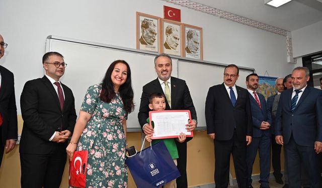 Bursa'daki depremzede öğrencilerin başarısı duygulandırdı