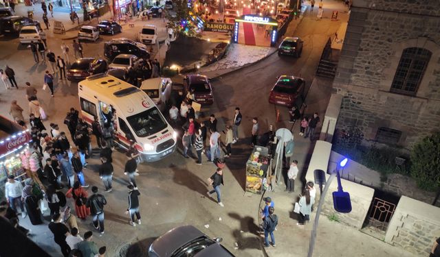 Erzurum'da iki grup genç arasında bıçaklı kavga! 2 yaralı