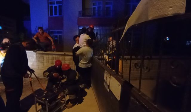 Konya'da duvardan atlayan çocuğun bacağına korkuluk demiri saplandı
