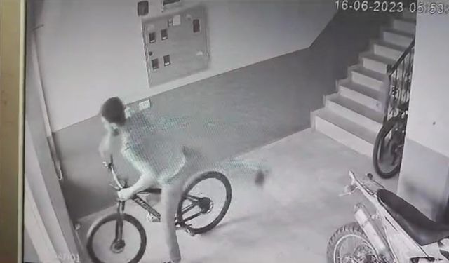 Bursa’da bisiklet çalan hırsız kameralara yakalandı