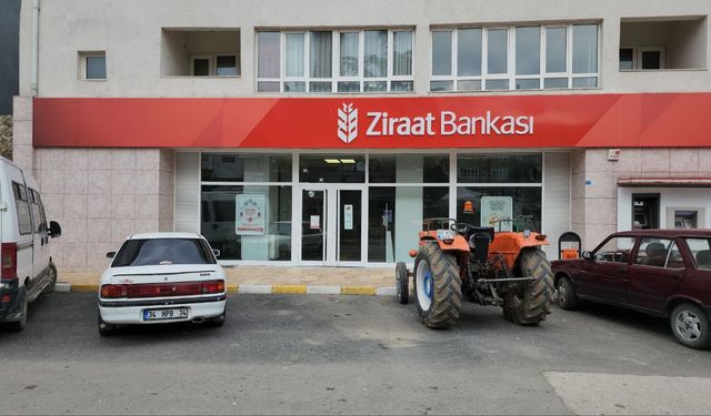 Karabük Eskipazar ilçesinde Ziraat Bankası kurşunlandı
