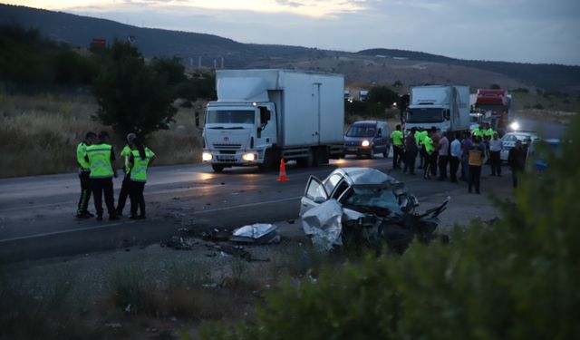 Gaziantep - Kahramanmaraş eski yolu Yığınlı mevkiinde zincirleme kaza: 3 ölü, 5 yaralı