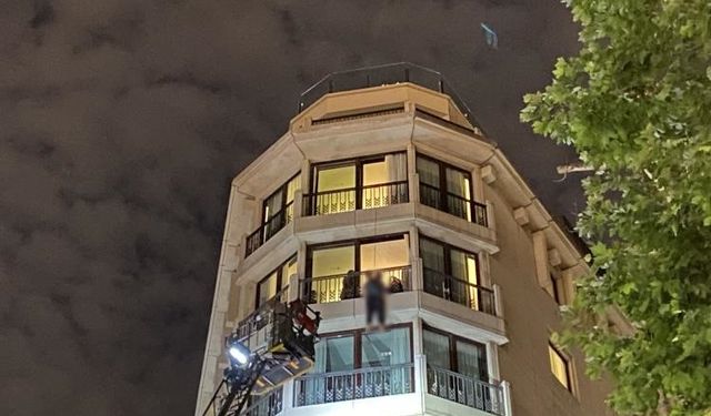 Taksim’de otelin demir korkuluklarına bağladığı iple intihar etti