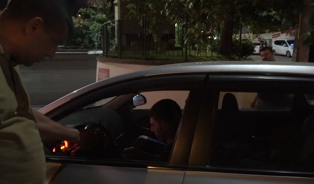 Bursa'da ehliyetine el konulan kişi polislerle pazarlığa oturdu