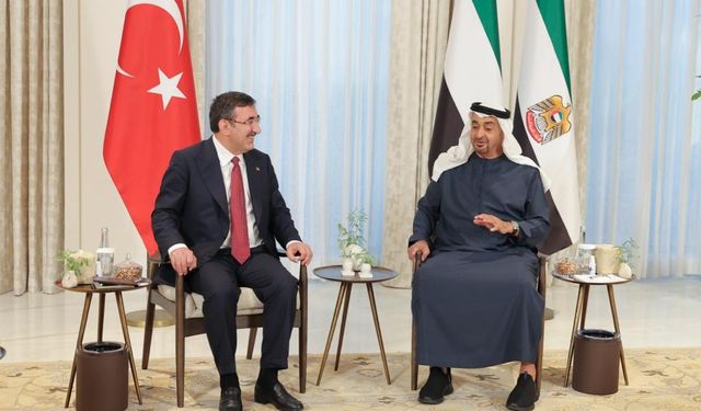 Cumhurbaşkanı Yardımcısı Cevdet Yılmaz ve Bakan Şimşek, BAE Devlet Başkanı Nahyan ile bir araya geldi