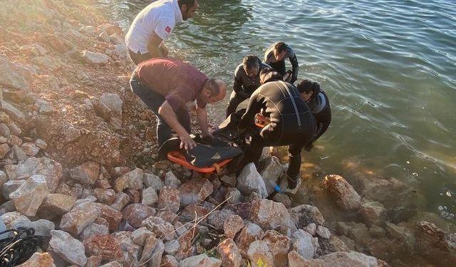 Konya'da baraj gölünde kaybolan öğretmen İsmail Serin'in cansız bedenine ulaşıldı