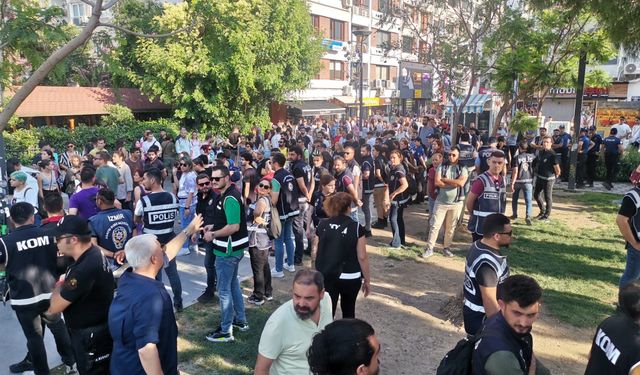 İzmir’de LGBT yürüyüşüne polis müdahalesi! Çok sayıda gözaltı