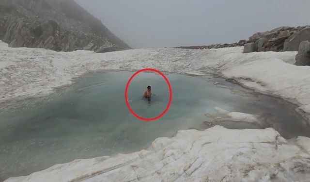 Bursa'da usta dağcıdan haziran şovu! Uludağ'ın buzlu göllerinde yüzdü