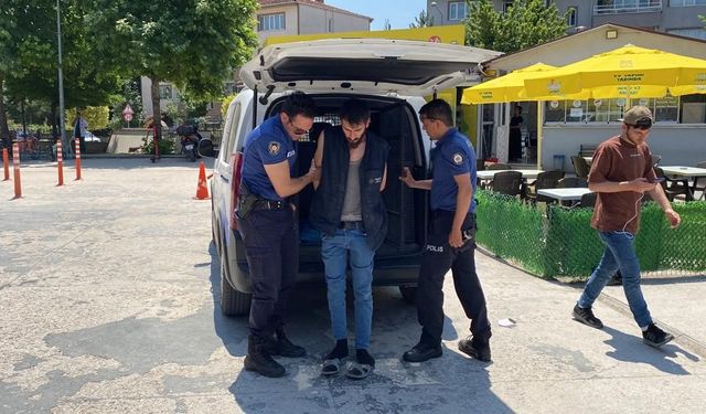 Bursa'da kapıları camları baltayla kıran hırsız tutuklandı