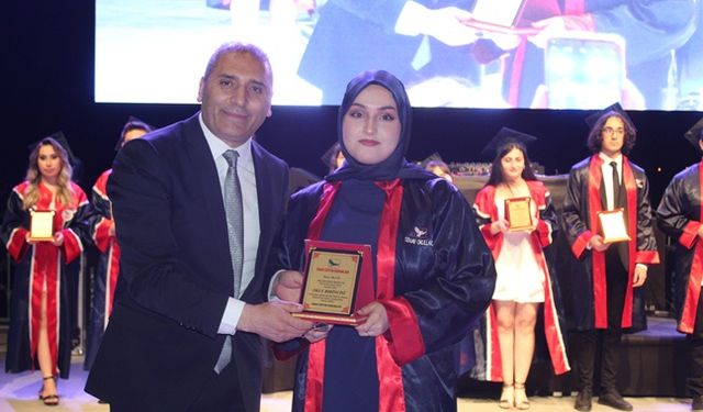 Bursa'da Sınav Okulları’nda mezuniyet coşkusu