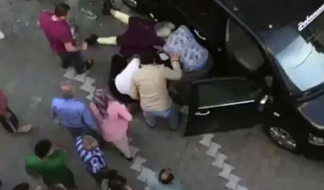 İstanbul'da sokağa hızlı giren araç vatandaşları ezdi