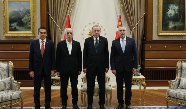 Cumhurbaşkanı Erdoğan, Bakan Işıkhan ve sendika temsilcileriyle görüştü