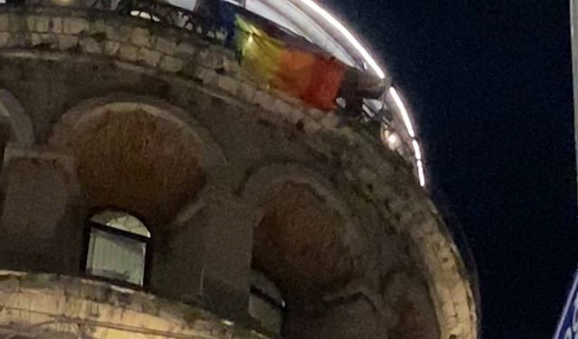 Galata Kulesi'ne LGBT bayrağı açıldı