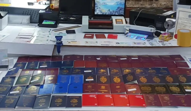 İstanbul'da sahte pasaport ve kimlik operasyonu