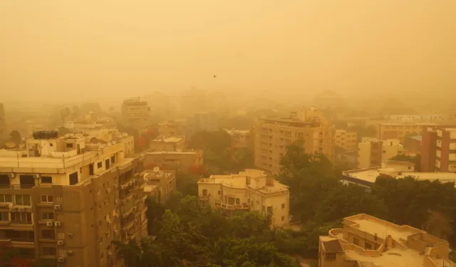 Mısır'ı kum fırtınası: Ölü ve yaralılar var