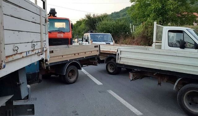 Sırp göstericiler, Kosova sınır kapılarını ulaşıma kapattı