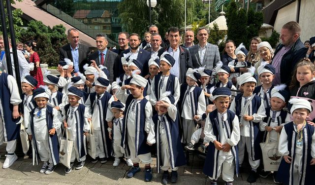 Başkan Dündar, Karadağ’da sünnet düğününe katıldı